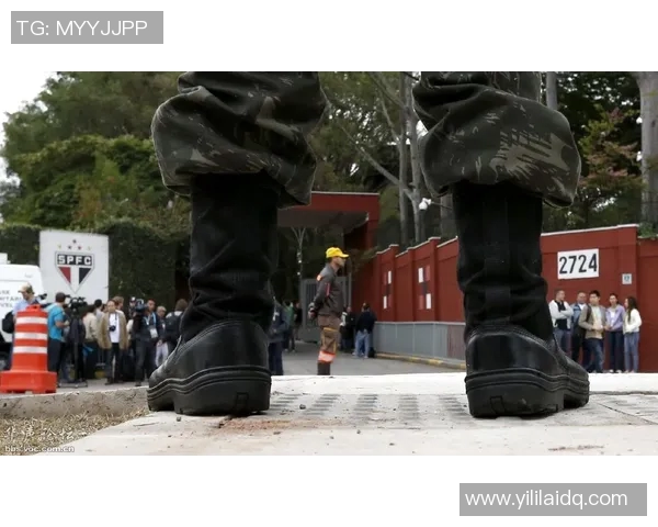 足球天下风云变幻 聚焦全球赛事与球星动态精彩纷呈